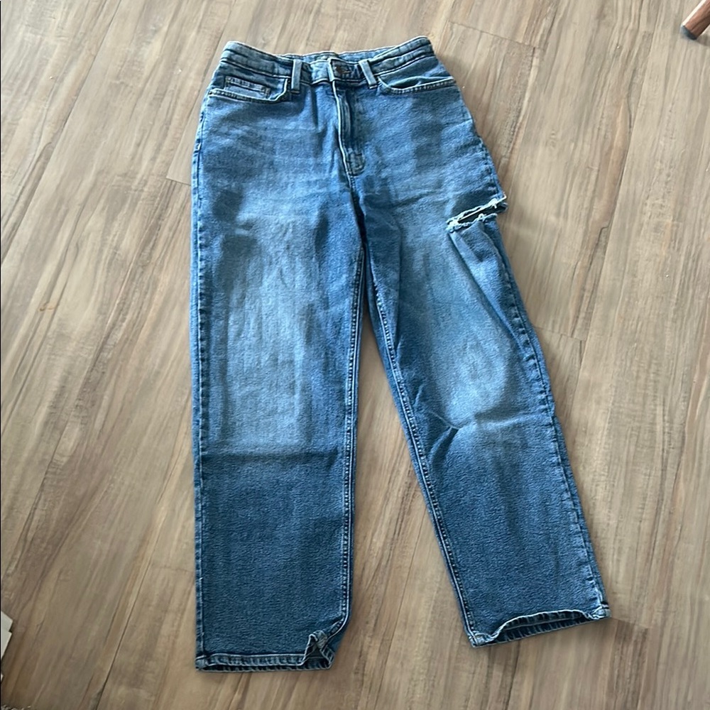 Classic 90s relaxed Jeans with side distressing